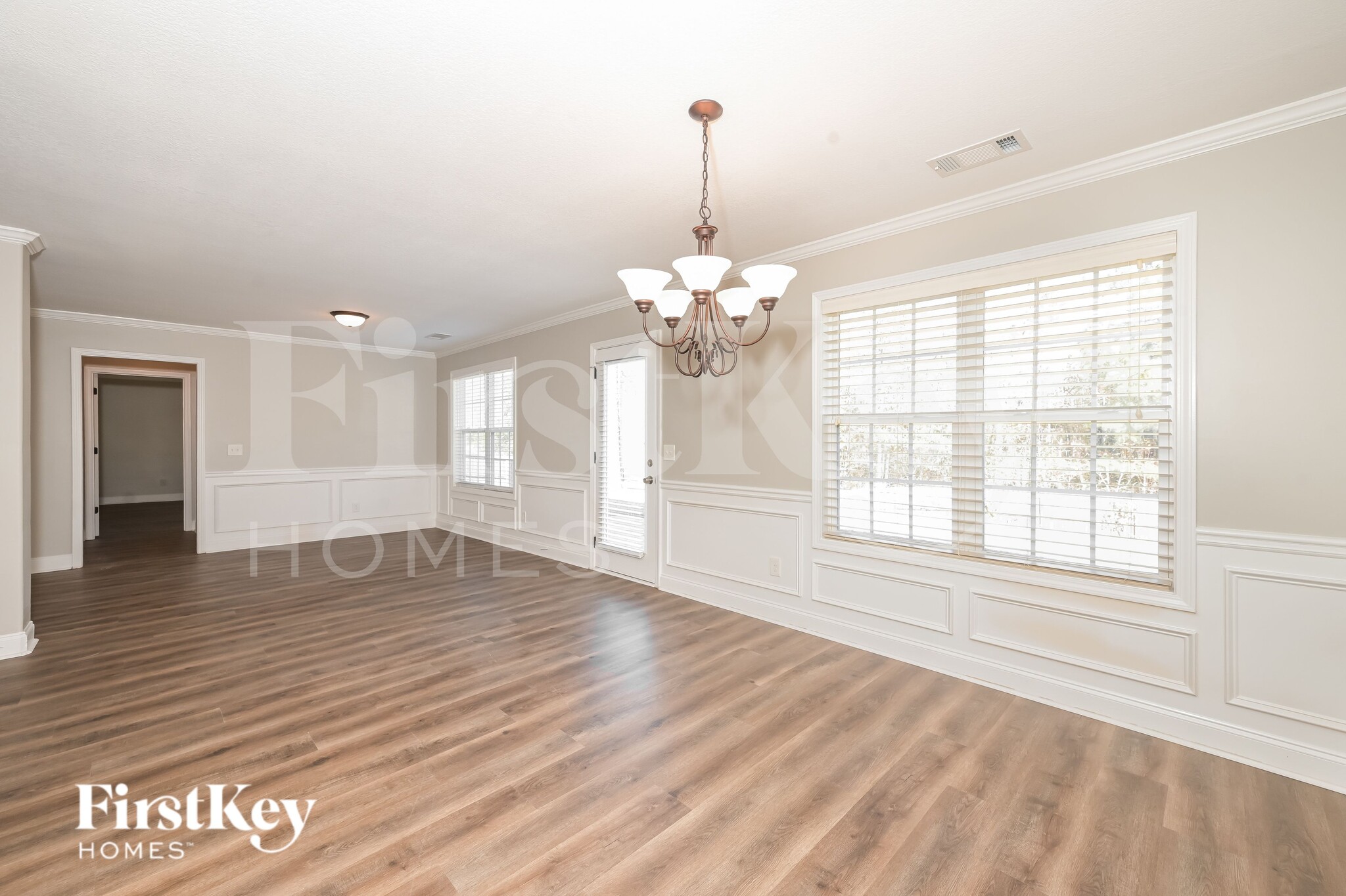 Building Photo - 1921 Roxey Ln