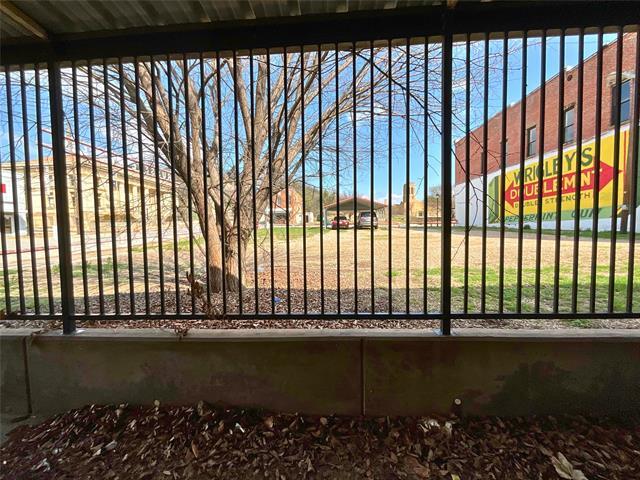 Building Photo - 104 NE 2nd St