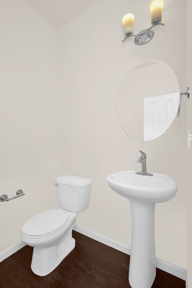 Building Photo - Gorgeous 4 Bedroom Lynnwood Home ready for December move-in!