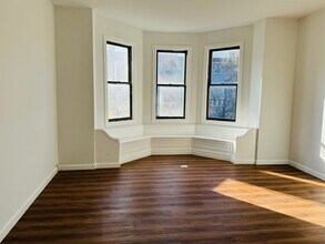 Building Photo - 306 E 25th St