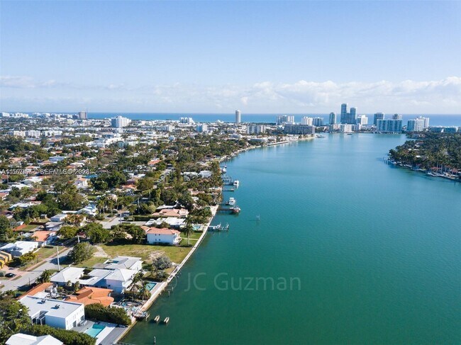 Building Photo - 6910 Rue Notre Dame