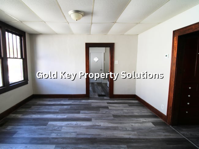 Building Photo - Updated 3 BR 1 BA House with New Flooring and Paint (SECTION 8 APPROVED)