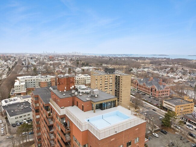 Building Photo - 77 Adams St