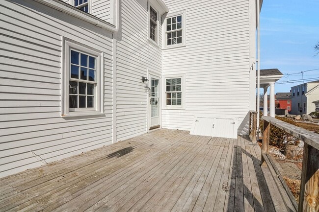 Building Photo - 6 Mill Ln