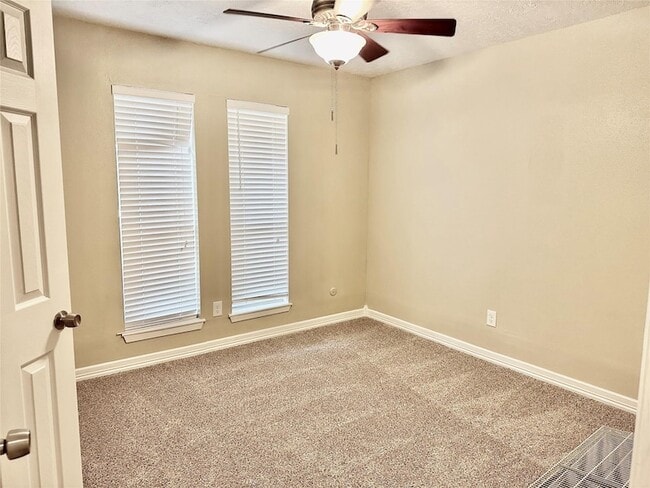 Building Photo - 239 Ridgewood Dr