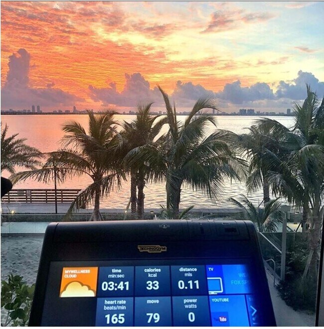 Building Photo - 2900 NE 7th Ave