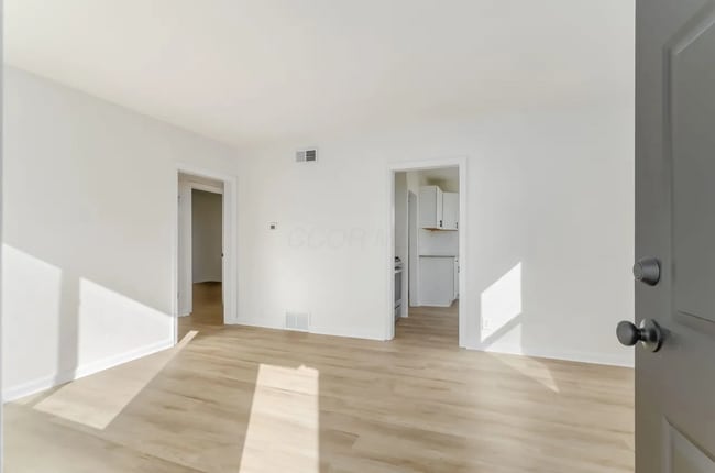 Building Photo - Fully Renovated 2-Bedroom Home with 1-Car Garage