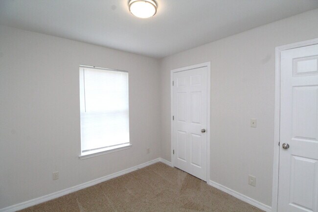 Building Photo - Updated 3BR Home in West Pensacola – Move-...