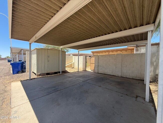 Building Photo - 2231 W Fremont Dr