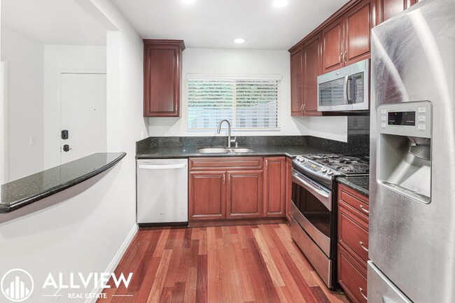 Building Photo - Beautifully Upgraded 2-Bed, 3-Bath Townhouse in Prime Westwood LA Area