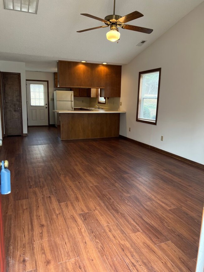 Building Photo - 120 Double Eagle Dr