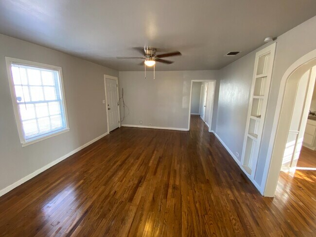 Building Photo - Pre-Leasing for Summer/Fall 2026 - 2/1 Close to TTU