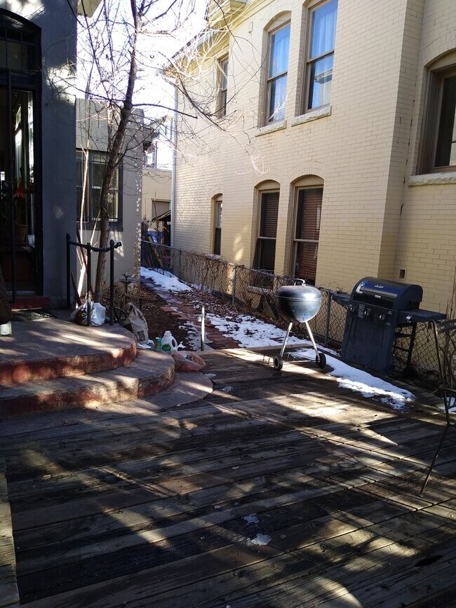 Building Photo - Charming Cap Hill 1 Bedroom w/ Claw Foot Tub