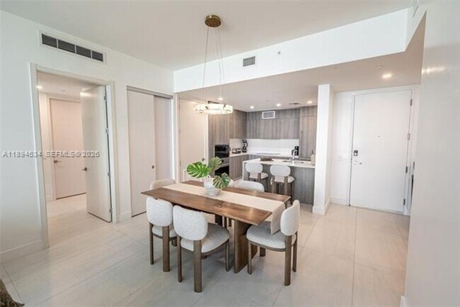 Building Photo - 17550 Collins Ave