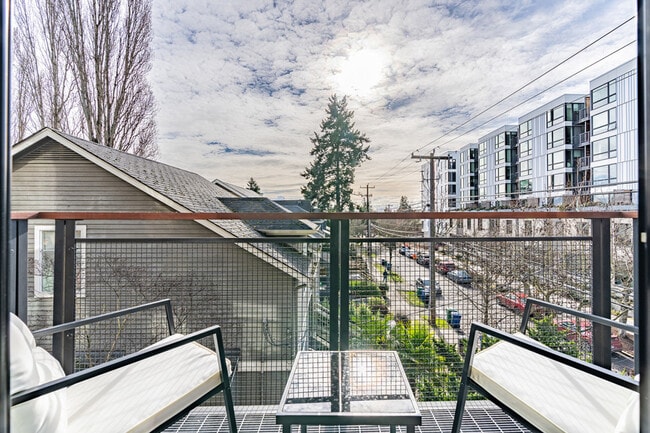 Building Photo - 2407 E Union St