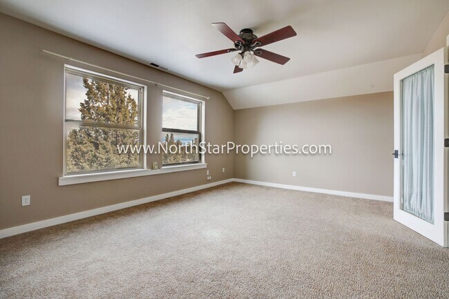 Building Photo - Beautiful Home On 10 Acres. Horse property