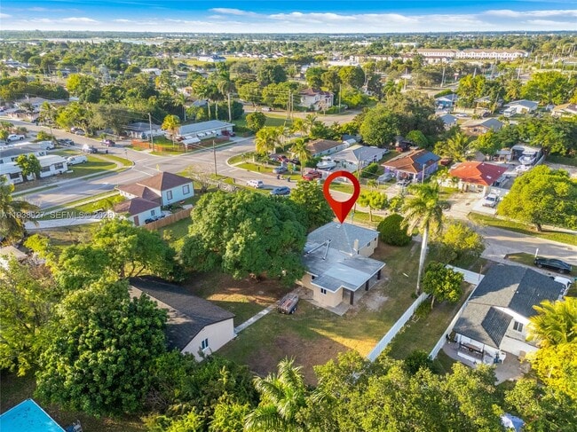 Building Photo - 559 NW 2nd St