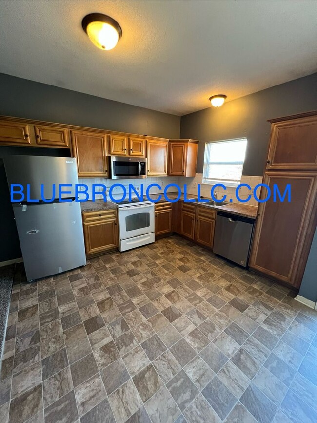 Building Photo - **DECEMBER SPECIAL**  Brand new flooring i...