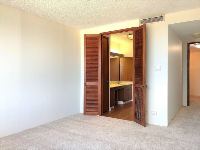 Building Photo - 3BR/2BA/1PK - Regency at Kahala