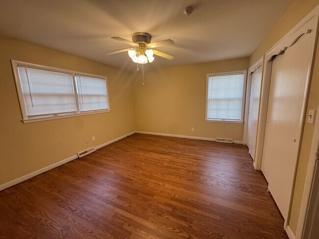 Building Photo - Spacious 1/2 Duplex in Great Waldo Area