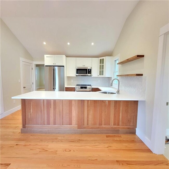 Building Photo - 33 Sakonnet Dr