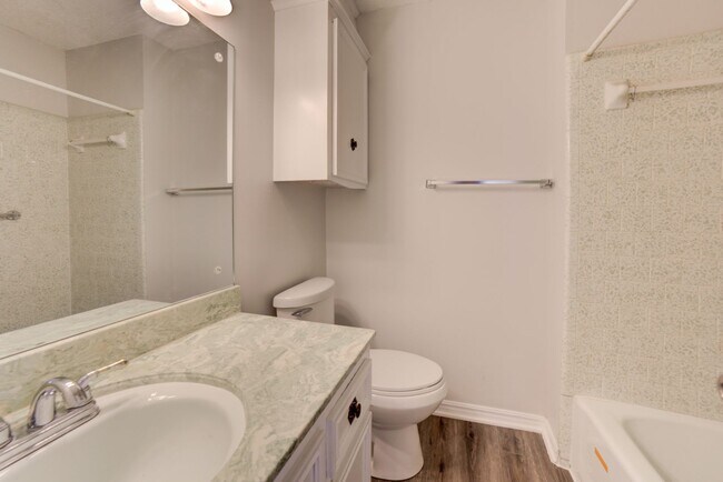 Building Photo - Newly renovated 3 bed / 2 Bath in Tulsa! Available Mid June!
