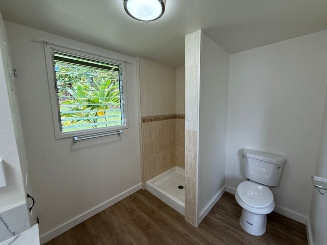 Building Photo - 3BD/2BA with extra living space new Kitche...