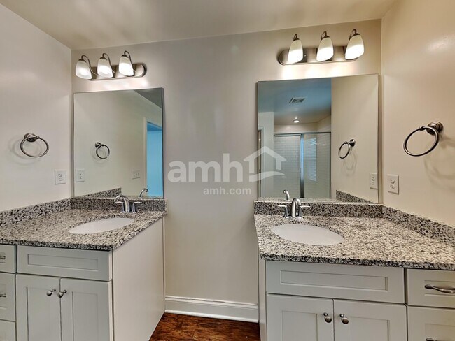 Building Photo - 1425 Arbor Pl Dr