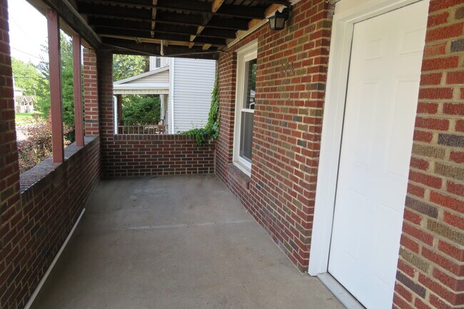 Building Photo - 424 Kirn Ave