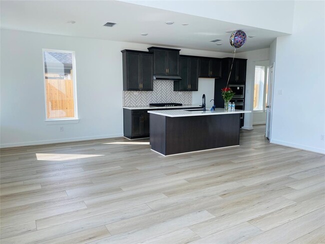 Building Photo - 2811 Berry Basket Trl