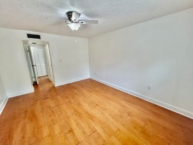 Building Photo - 4314 NW 9th Ave