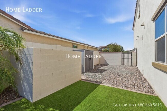Building Photo - 9504 E Theia Dr