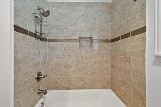 Building Photo - 5111 Creekbend Dr