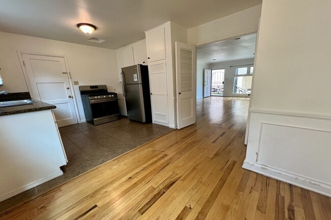 Building Photo - 1345 Masselin Ave