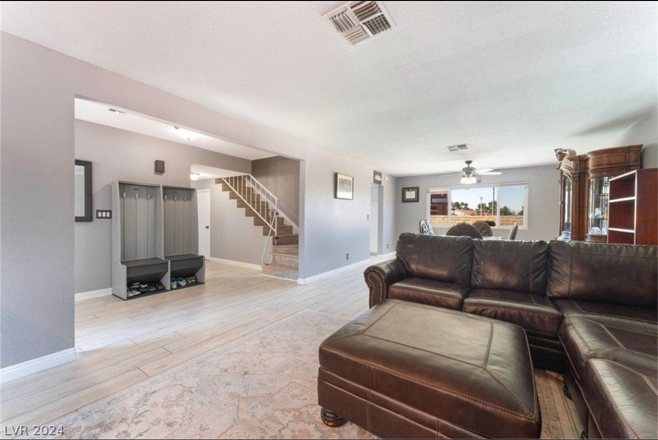 Building Photo - 580 Chelsea Dr