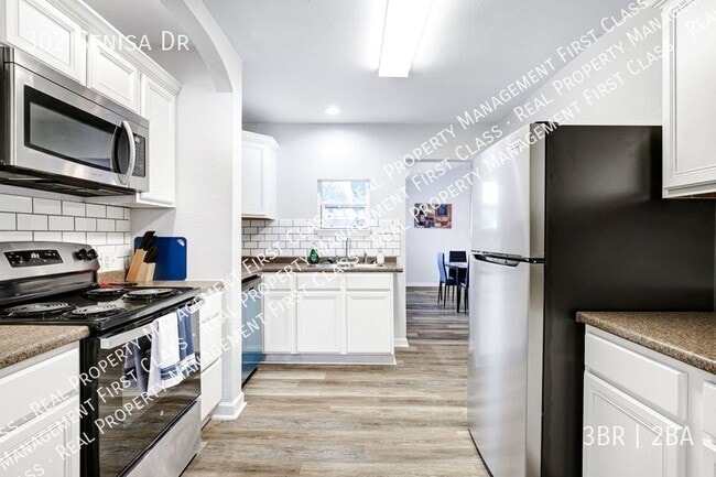 Building Photo - 302 Senisa Dr