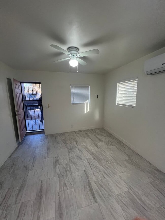 Building Photo - Recently Remodeled-Charming & Cozy Studio Apt.