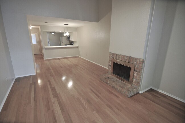 Building Photo - Amazing Hill Country Condo!