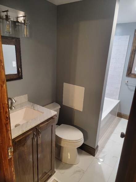 Building Photo - 111 N Phetteplace St