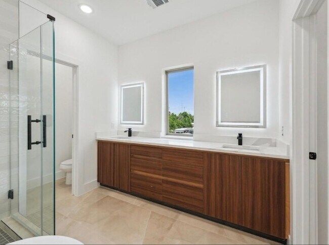 Building Photo - 7418 Maxroy St