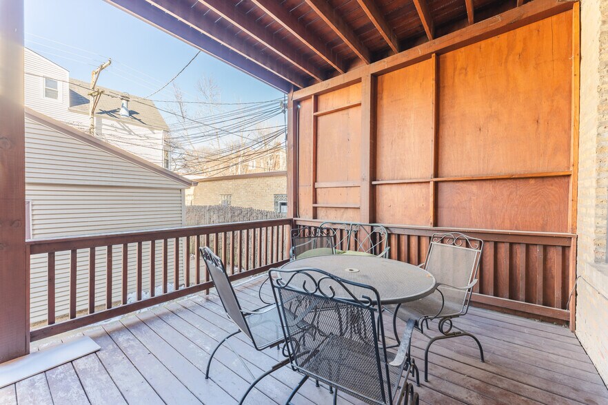 Building Photo - 2202 W Belmont Ave