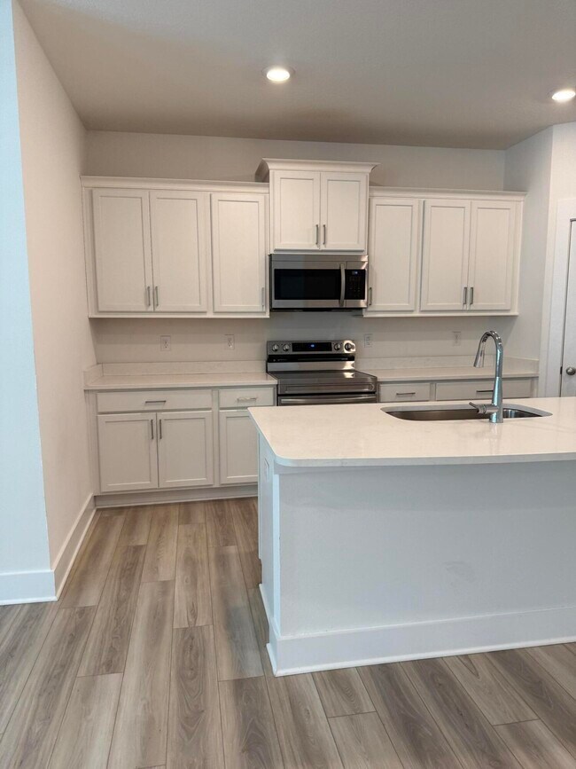 Building Photo - 210 Lyla Ln