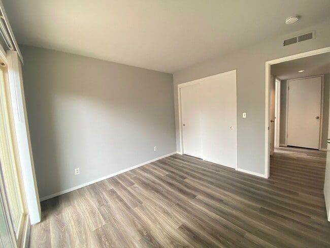 Building Photo - Updated Two Bedroom, Two Bath Condo