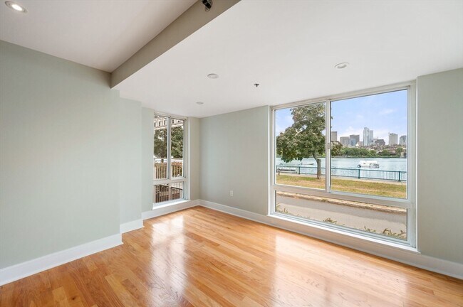 Building Photo - 75-83-83 Cambridge Pkwy