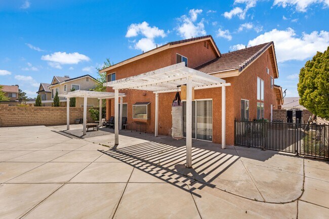 Building Photo - 45322 Pickford Ave