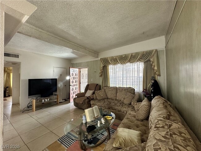 Building Photo - 2300 Pardee Pl