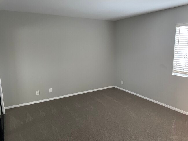 Building Photo - 129 Concord St