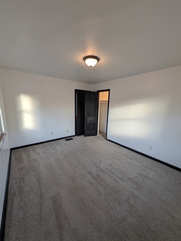 Building Photo - 722 Kenwick Rd