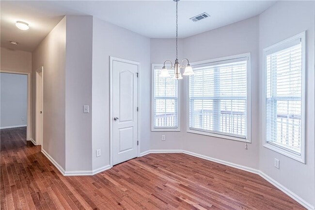 Building Photo - 2849 Suttonwood Way NE