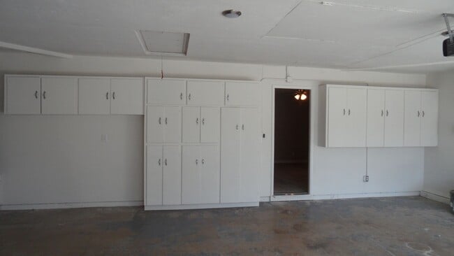 Building Photo - Beautiful Remodeled Single Story 4 BR 2 BA Home With 3 Car attached Garage